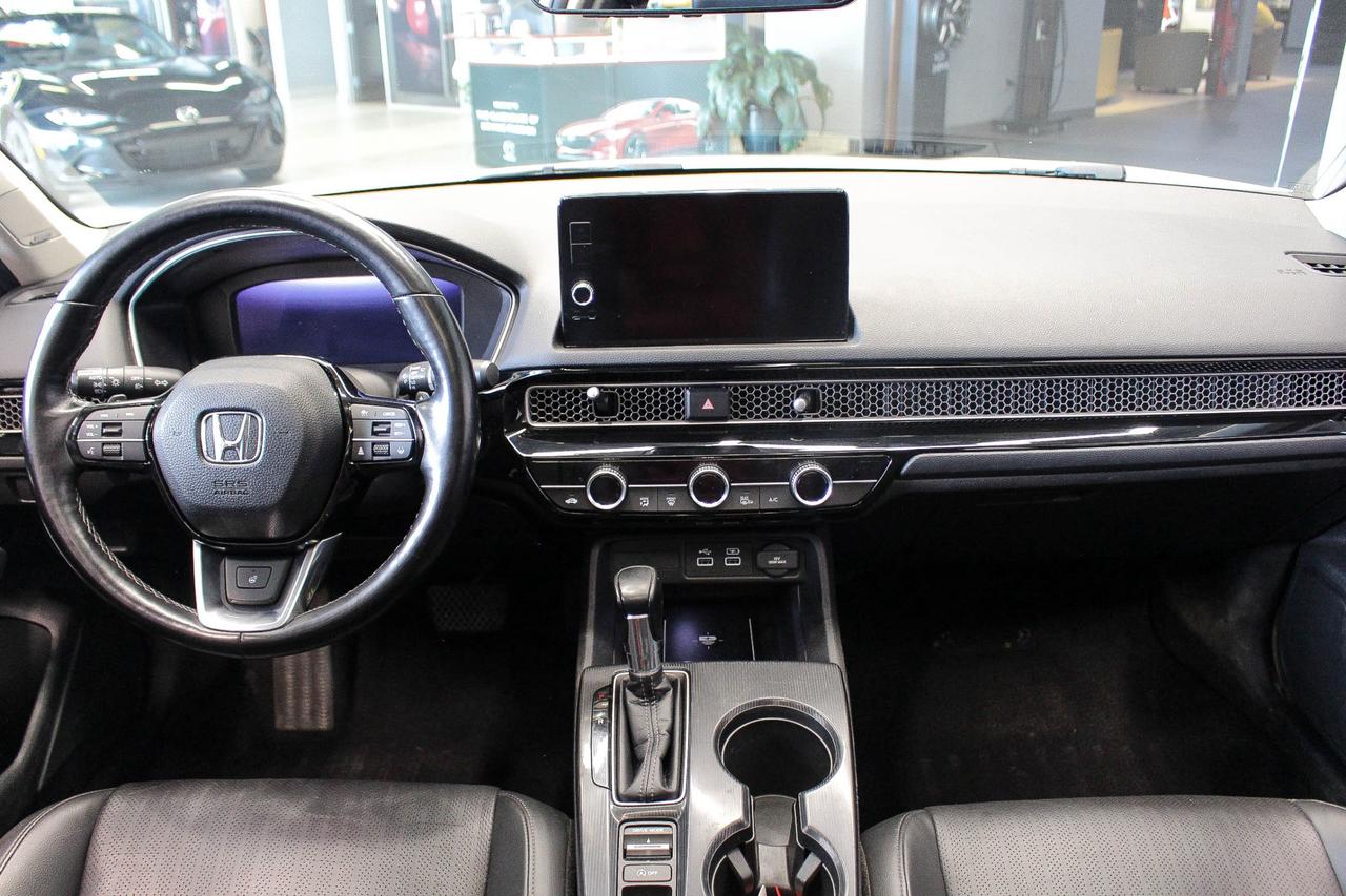 2022 Honda Civic Touring HEATED FRONT AND REAR SEATS - BOSE AUDIO - LEATHER SEATS Photo