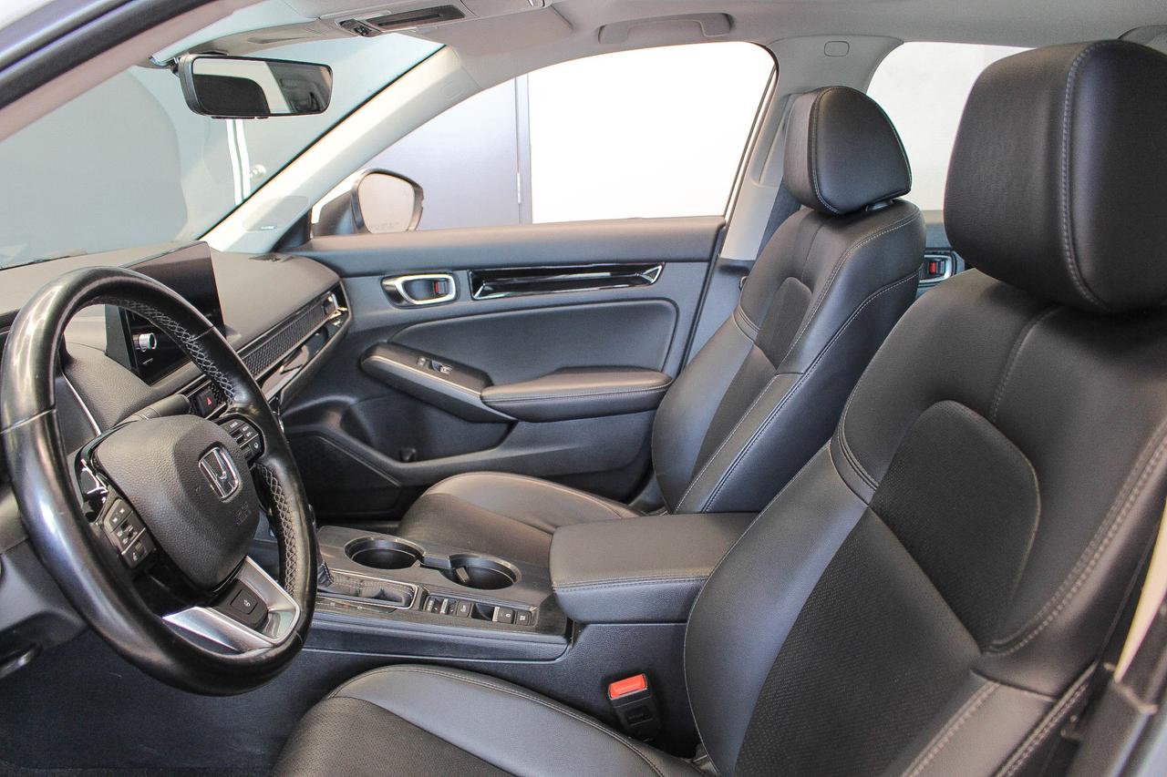 2022 Honda Civic Touring HEATED FRONT AND REAR SEATS - BOSE AUDIO - LEATHER SEATS Photo