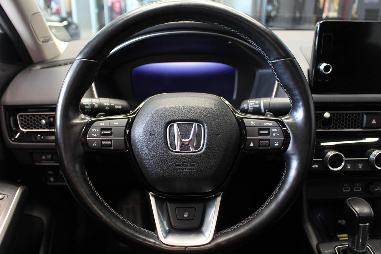 2022 Honda Civic Touring HEATED FRONT AND REAR SEATS - BOSE AUDIO - LEATHER SEATS Photo