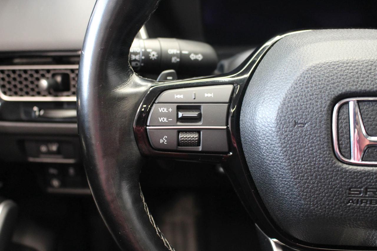 2022 Honda Civic Touring HEATED FRONT AND REAR SEATS - BOSE AUDIO - LEATHER SEATS Photo