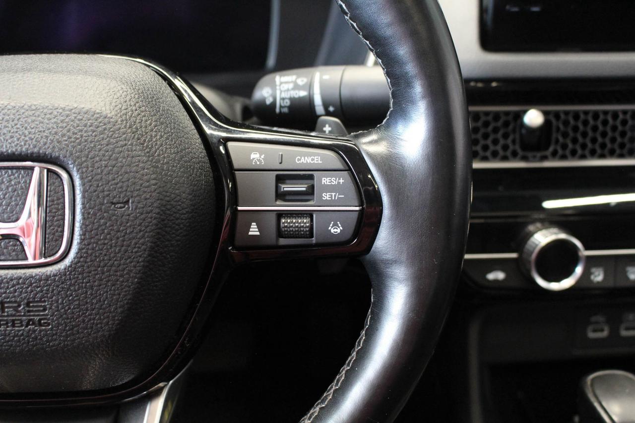 2022 Honda Civic Touring HEATED FRONT AND REAR SEATS - BOSE AUDIO - LEATHER SEATS Photo