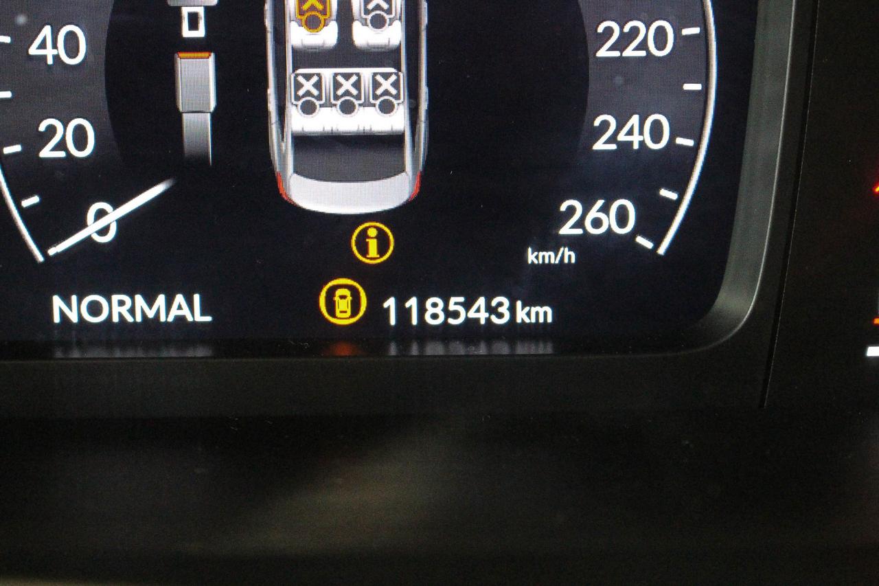 2022 Honda Civic Touring HEATED FRONT AND REAR SEATS - BOSE AUDIO - LEATHER SEATS Photo