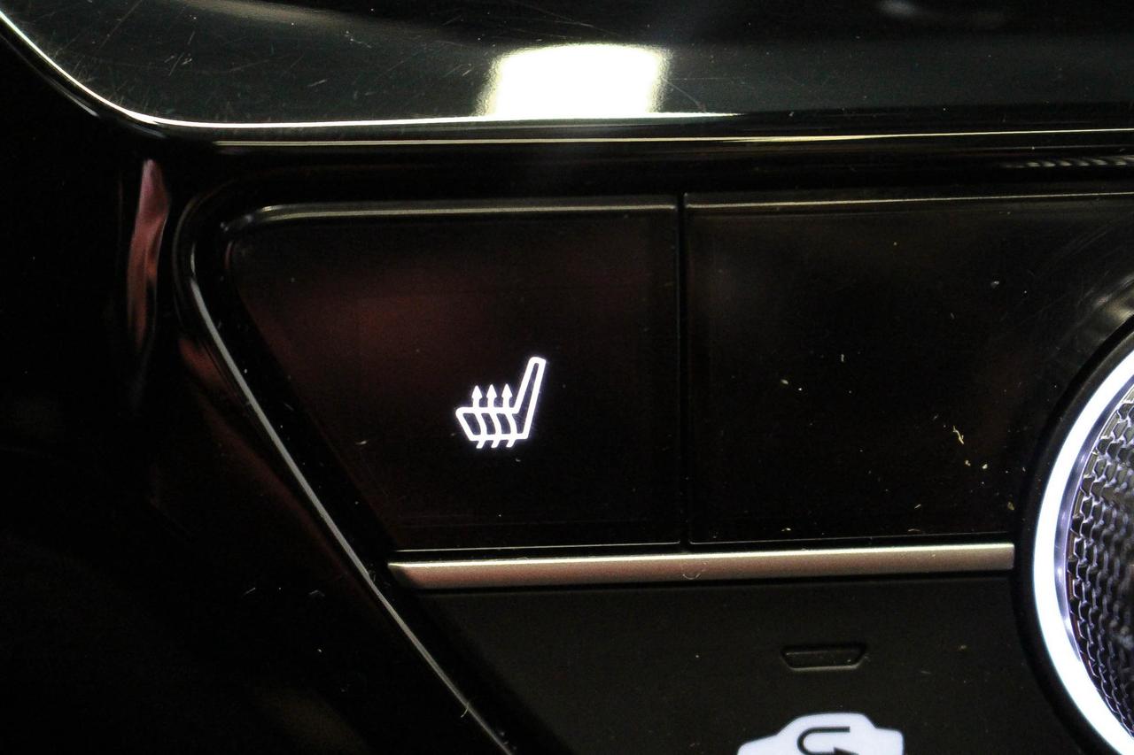 2022 Honda Civic Touring HEATED FRONT AND REAR SEATS - BOSE AUDIO - LEATHER SEATS Photo