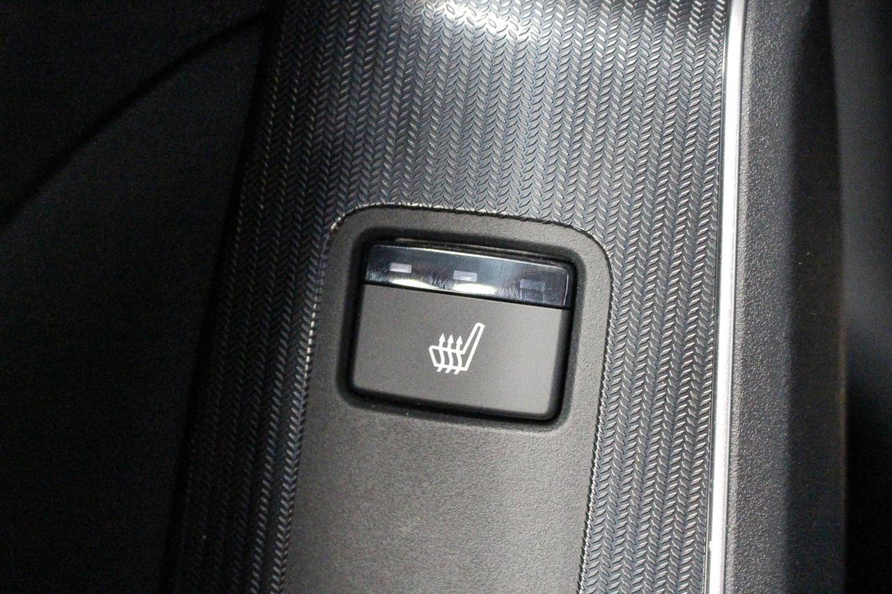 2022 Honda Civic Touring HEATED FRONT AND REAR SEATS - BOSE AUDIO - LEATHER SEATS Photo