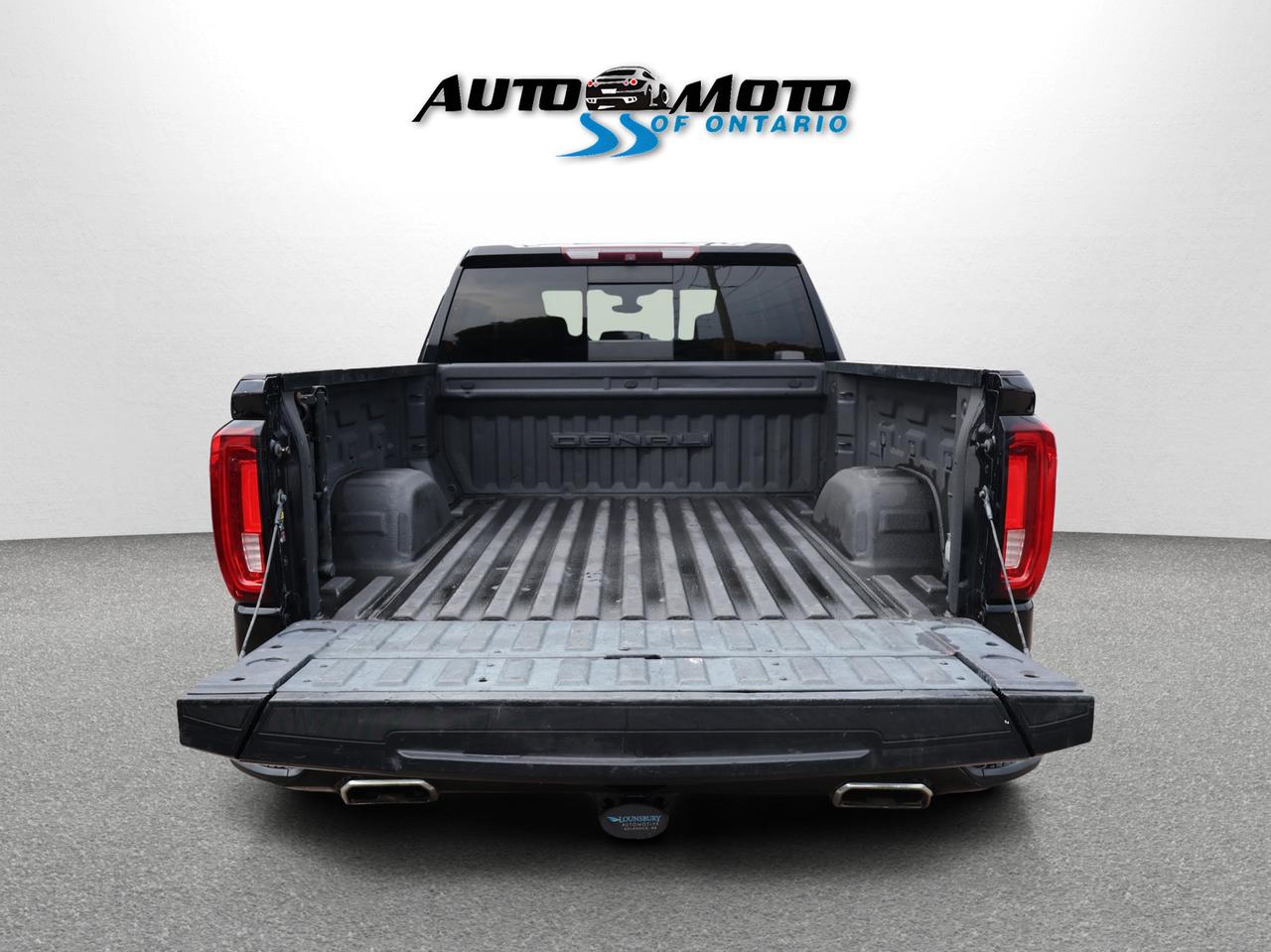 2019 GMC Sierra 1500 V8 DENALI 4WD CREW *ACCIDENT FREE* CAMERA NAV BLUETOOTH LEATHER HEATED SEATS SUNROOF CRUISE ALLOYS Photo