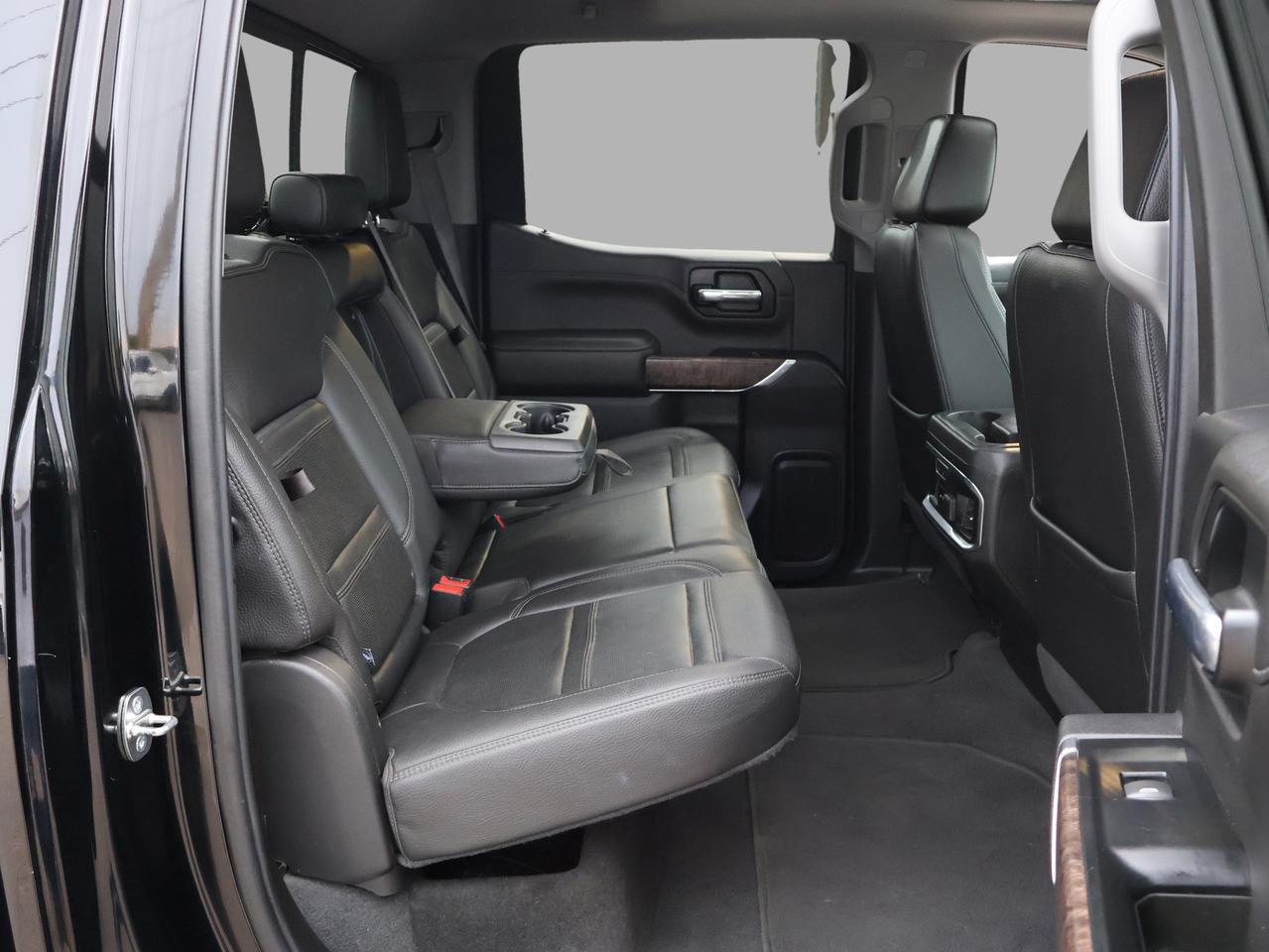 2019 GMC Sierra 1500 V8 DENALI 4WD CREW *ACCIDENT FREE* CAMERA NAV BLUETOOTH LEATHER HEATED SEATS SUNROOF CRUISE ALLOYS Photo