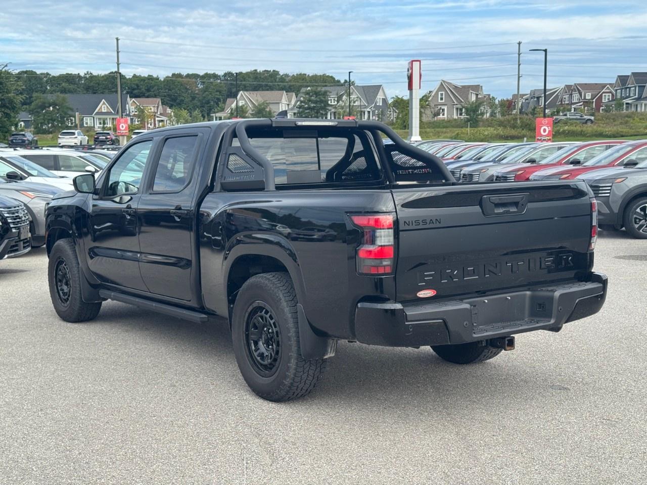 2024 Nissan Frontier Crew Cab 4x4 SV Photo4