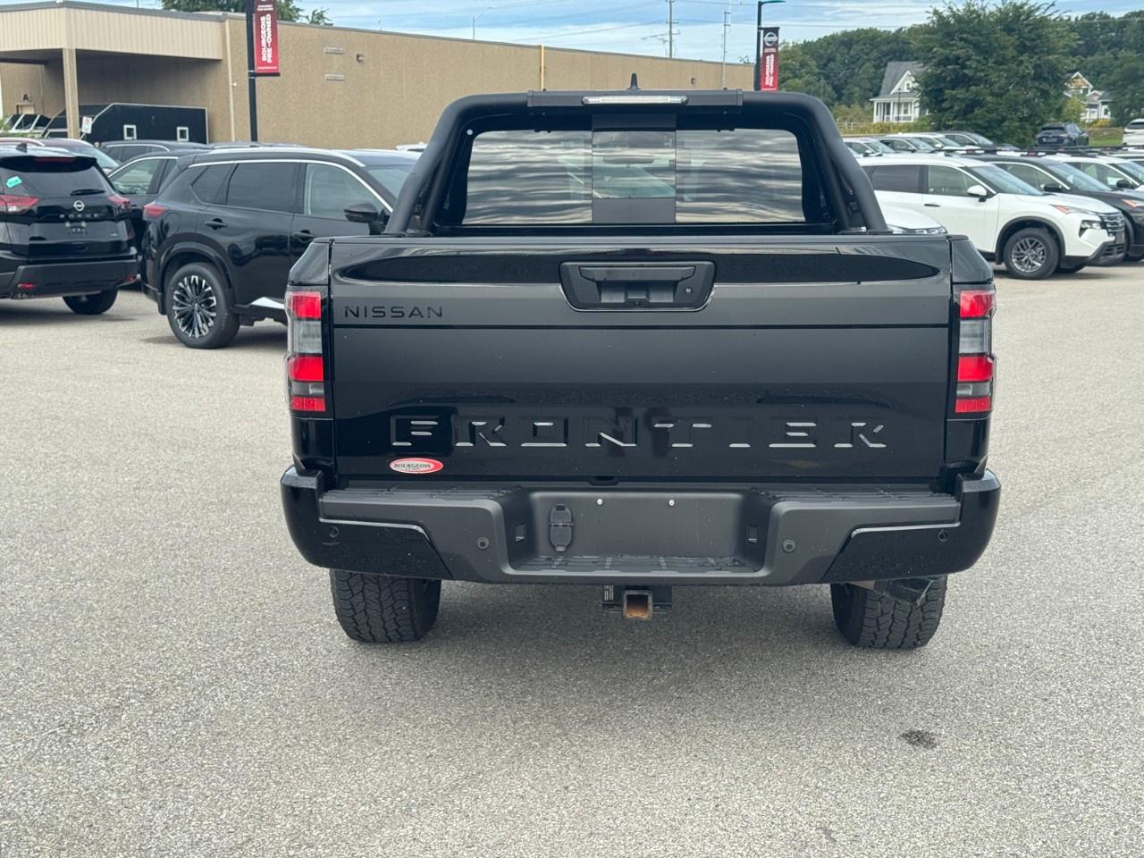 2024 Nissan Frontier Crew Cab 4x4 SV Photo