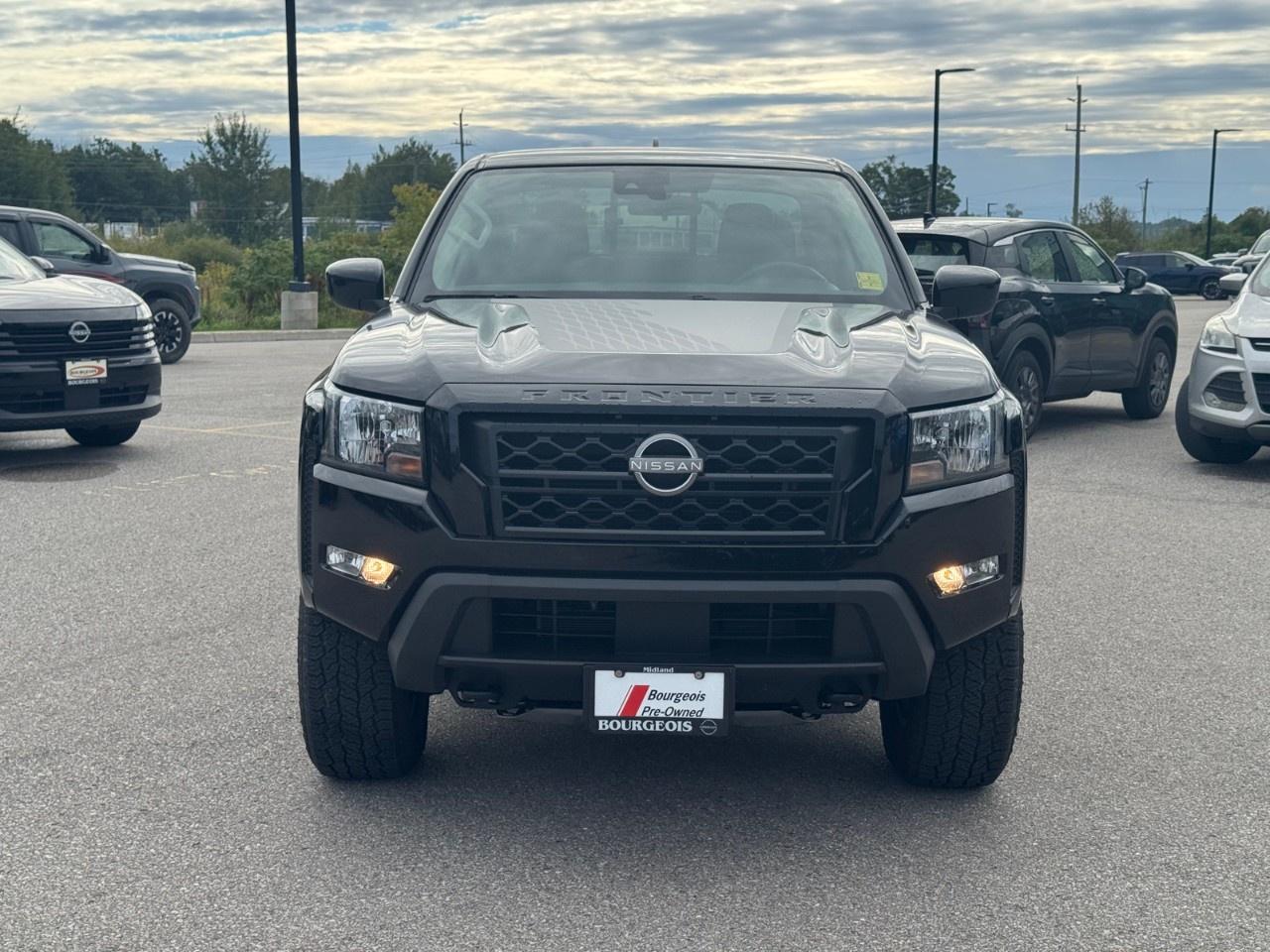 2024 Nissan Frontier Crew Cab 4x4 SV Photo