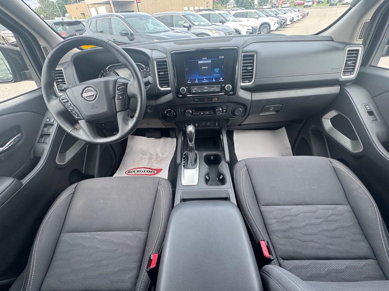 2024 Nissan Frontier Crew Cab 4x4 SV Photo