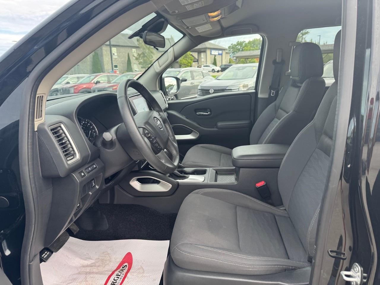 2024 Nissan Frontier Crew Cab 4x4 SV Photo