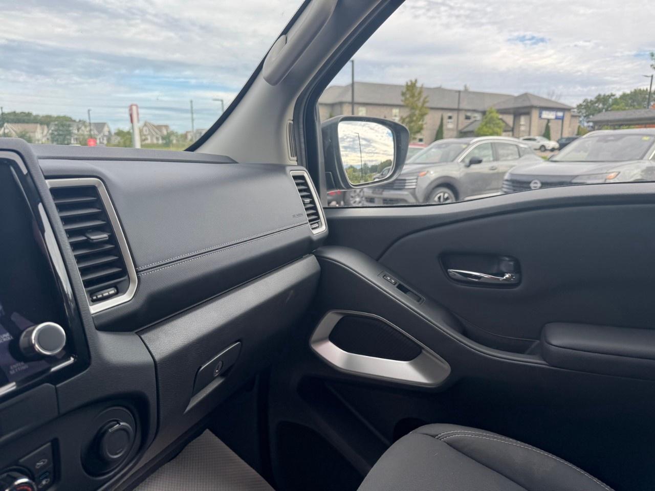 2024 Nissan Frontier Crew Cab 4x4 SV Photo