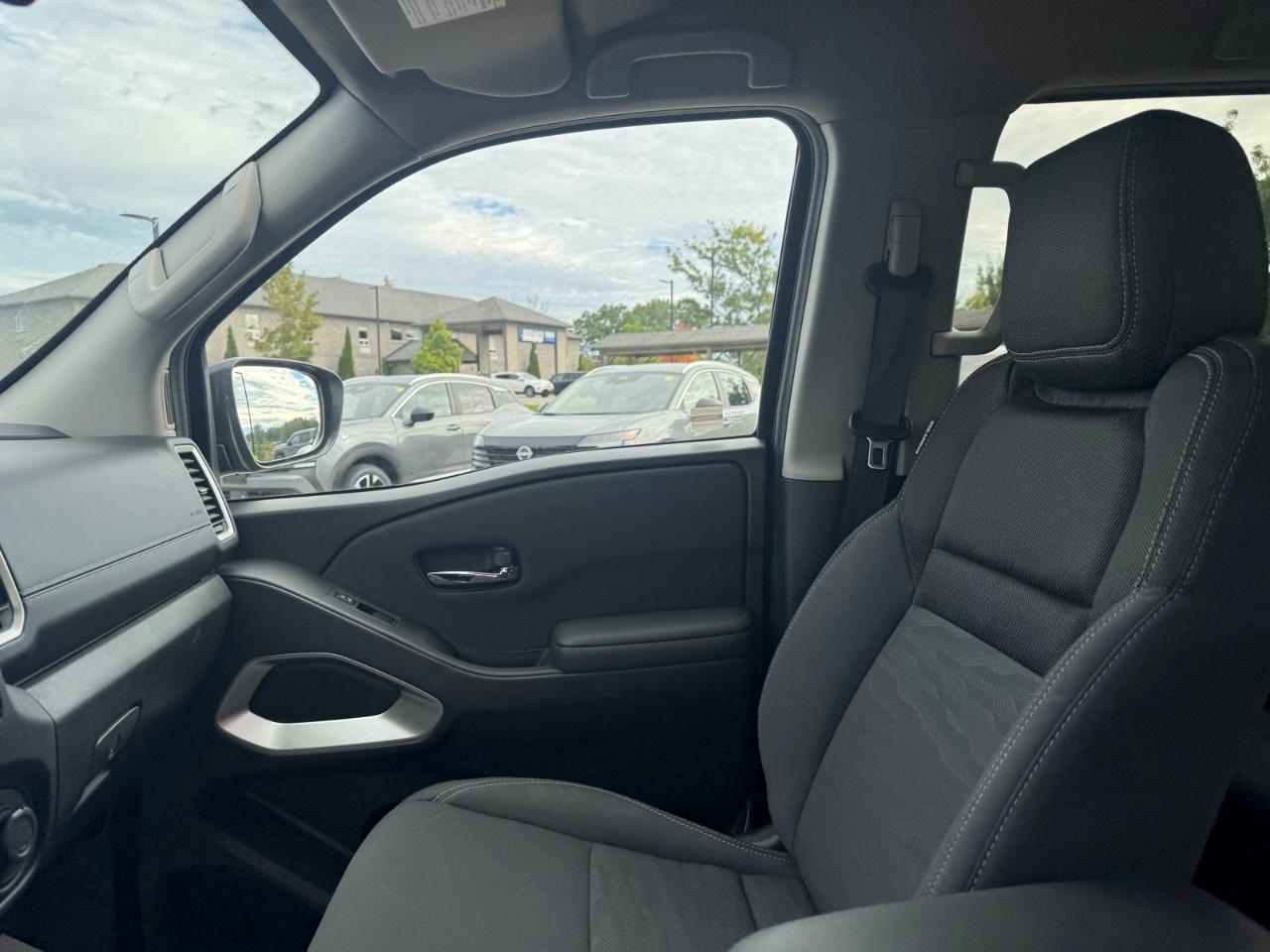 2024 Nissan Frontier Crew Cab 4x4 SV Photo