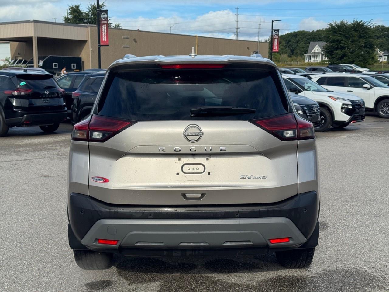 2023 Nissan Rogue AWD SV Photo3