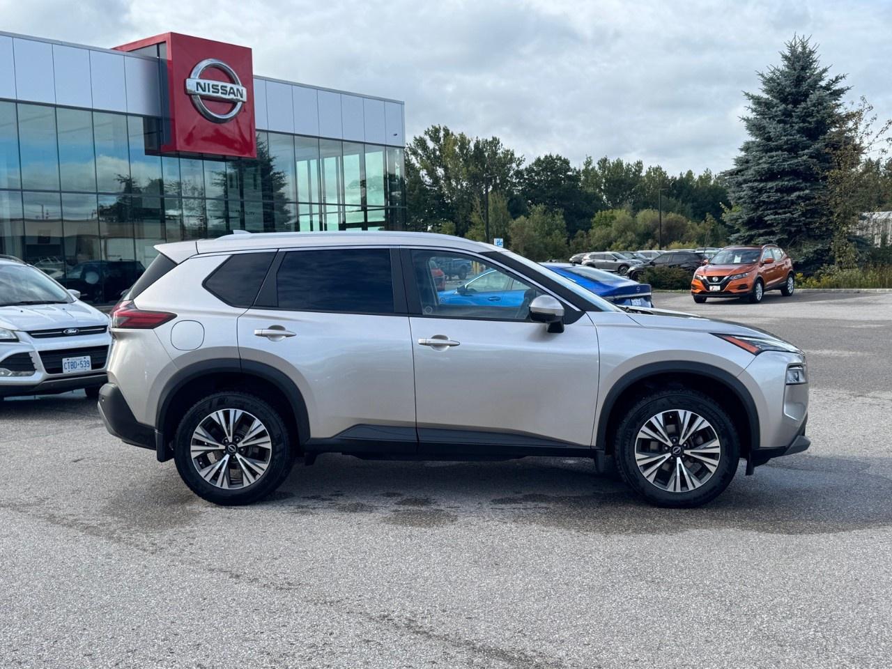 2023 Nissan Rogue AWD SV Photo5