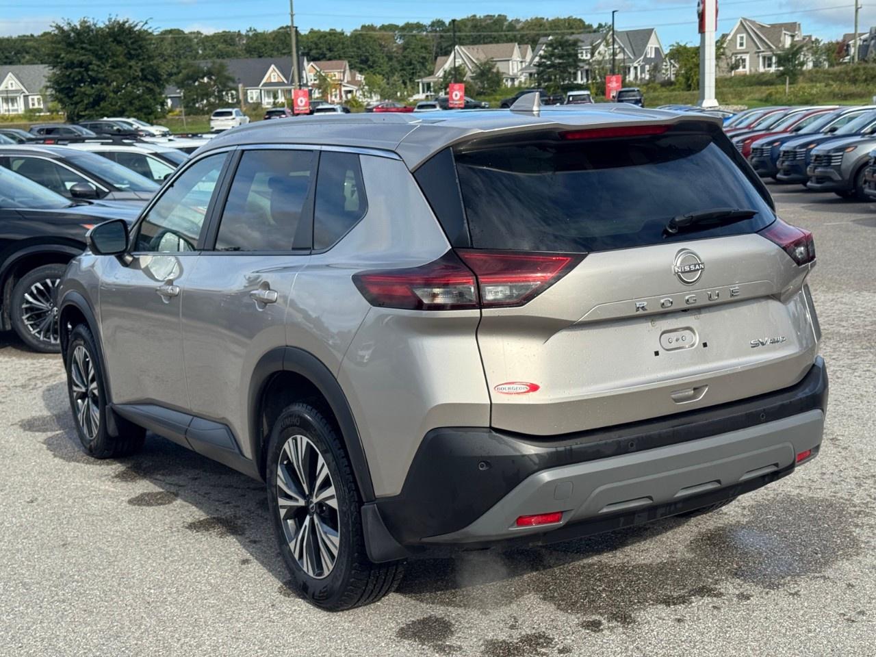 2023 Nissan Rogue AWD SV Photo4
