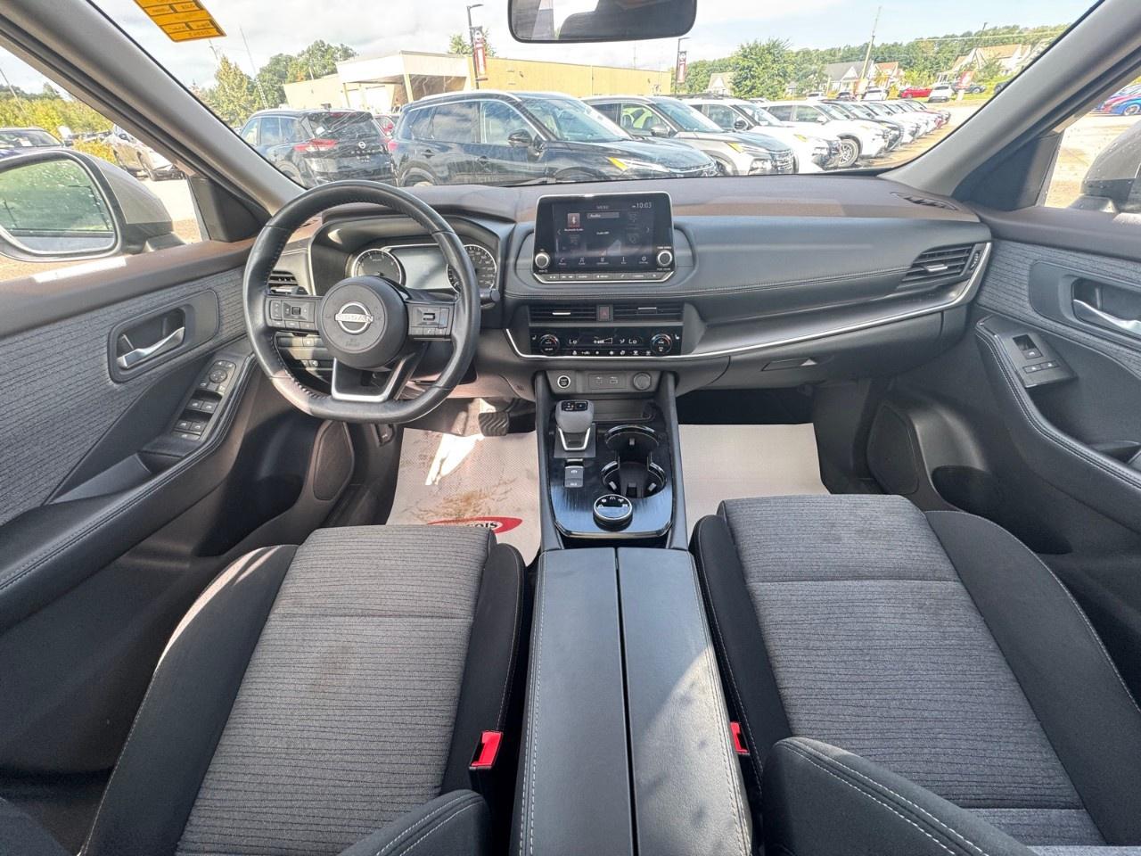 2023 Nissan Rogue AWD SV Photo