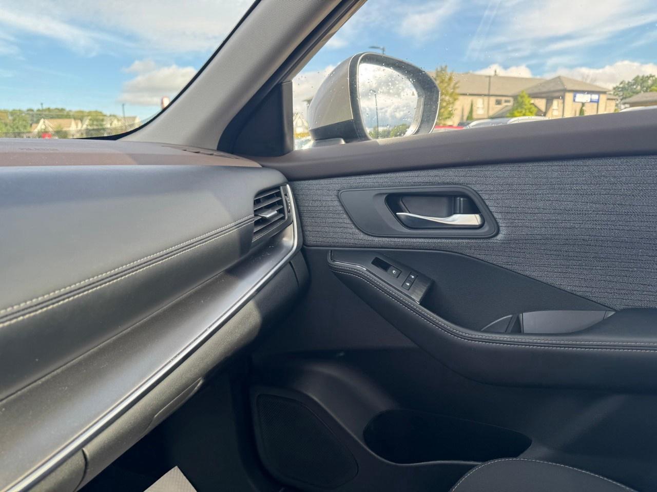 2023 Nissan Rogue AWD SV Photo