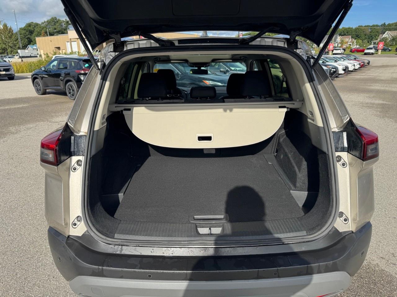 2023 Nissan Rogue AWD SV Photo