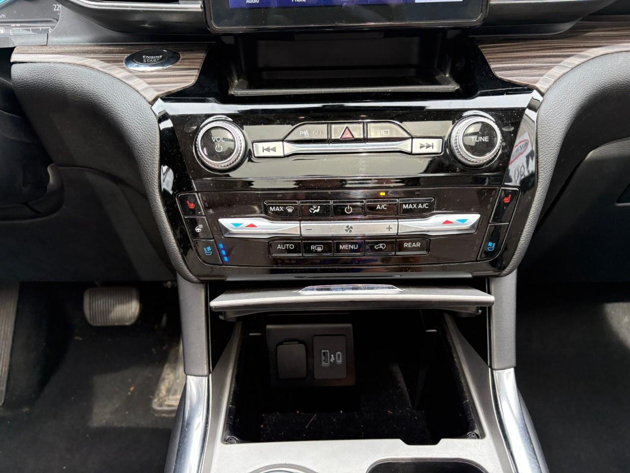 2022 Ford Explorer Limited 4WD Photo