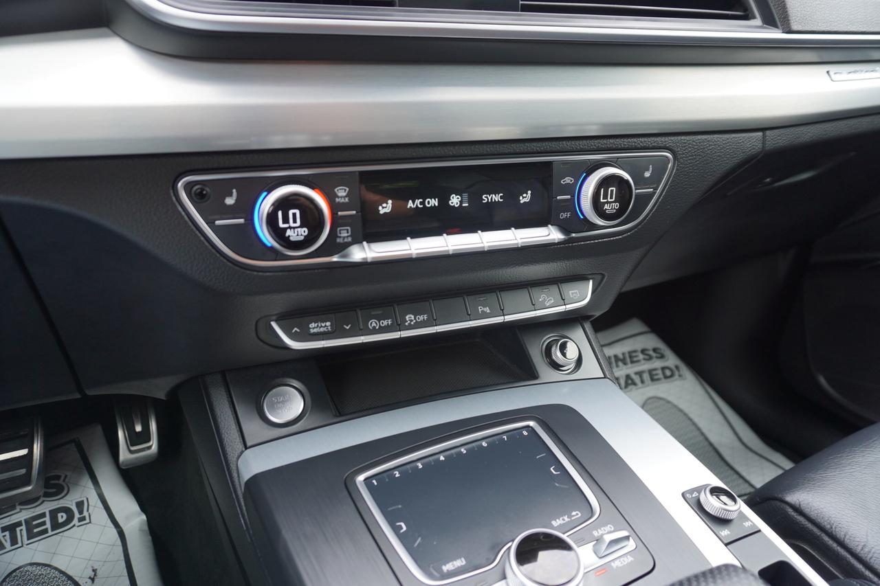 2018 Audi Q5 S-LINE / ONE OWNER / NO ACCIDENTS / TECHNIK / QUATTRO Photo