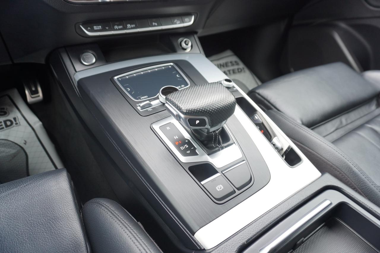 2018 Audi Q5 S-LINE / ONE OWNER / NO ACCIDENTS / TECHNIK / QUATTRO Photo