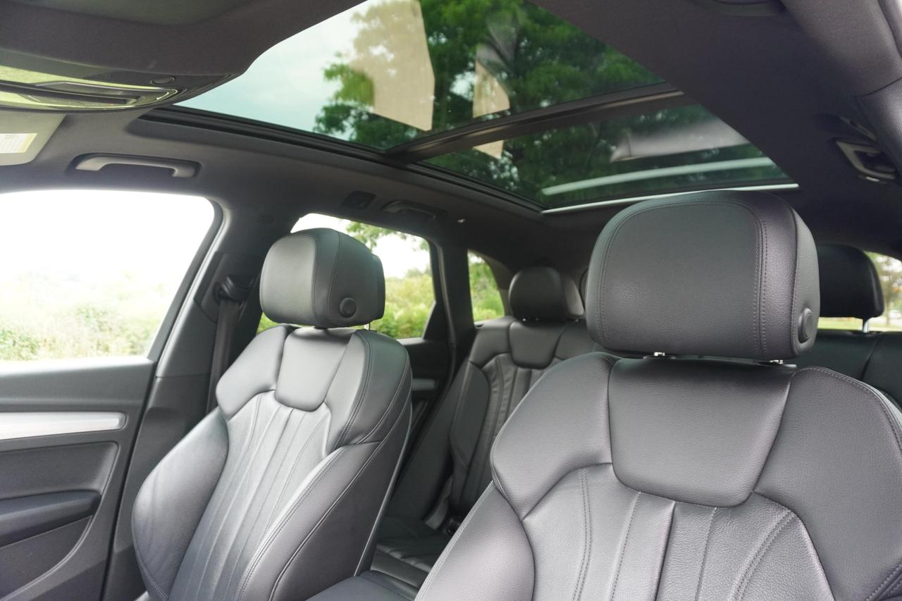 2018 Audi Q5 S-LINE / ONE OWNER / NO ACCIDENTS / TECHNIK / QUATTRO Photo