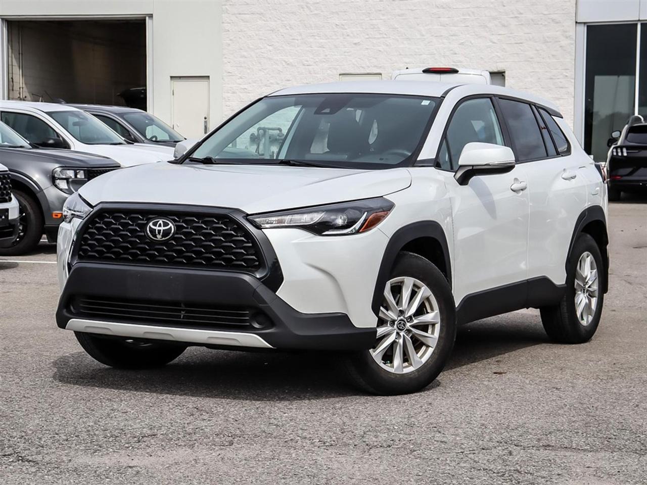 2022 Toyota Corolla Cross LE AWD Photo0