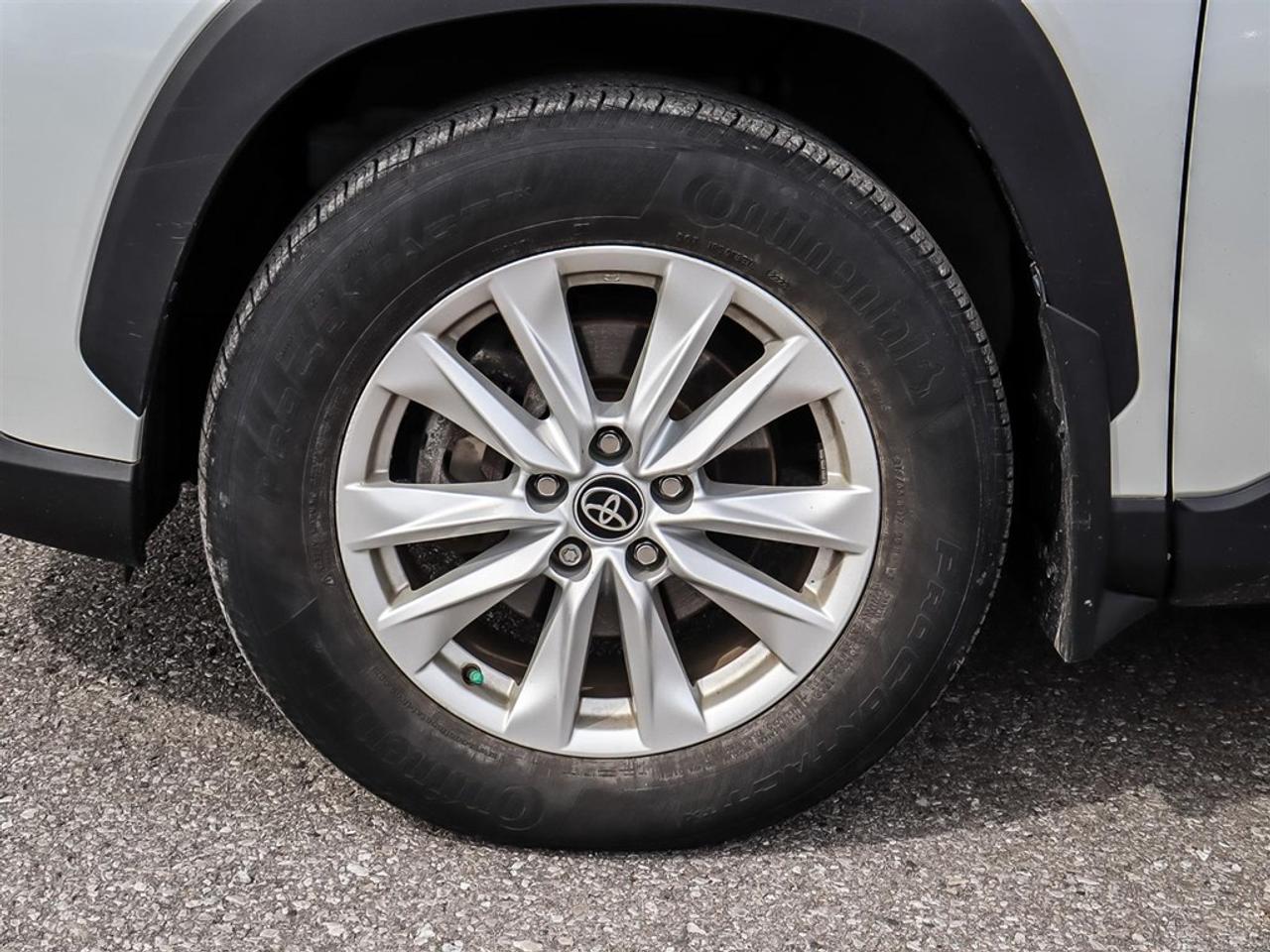 2022 Toyota Corolla Cross LE AWD Photo