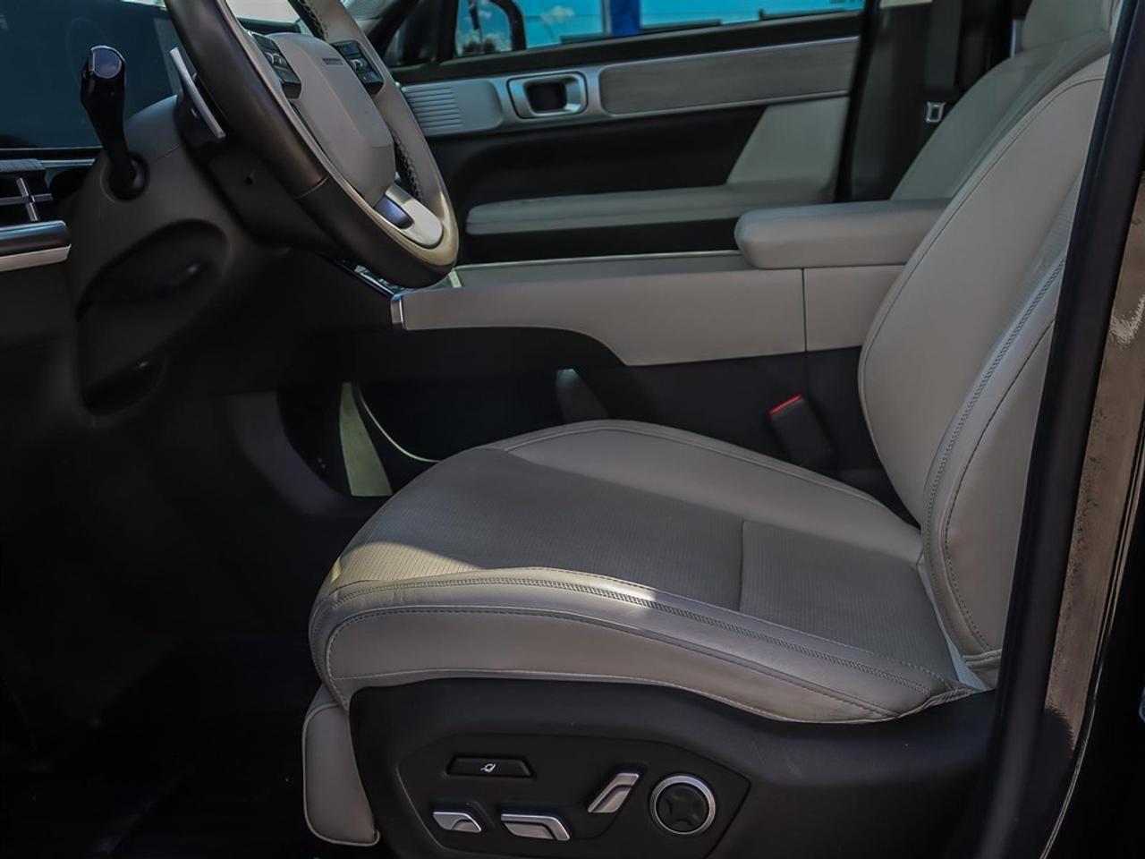 2024 Hyundai Santa Fe Ultimate Calligraphy AWD w/Beige Interior Photo