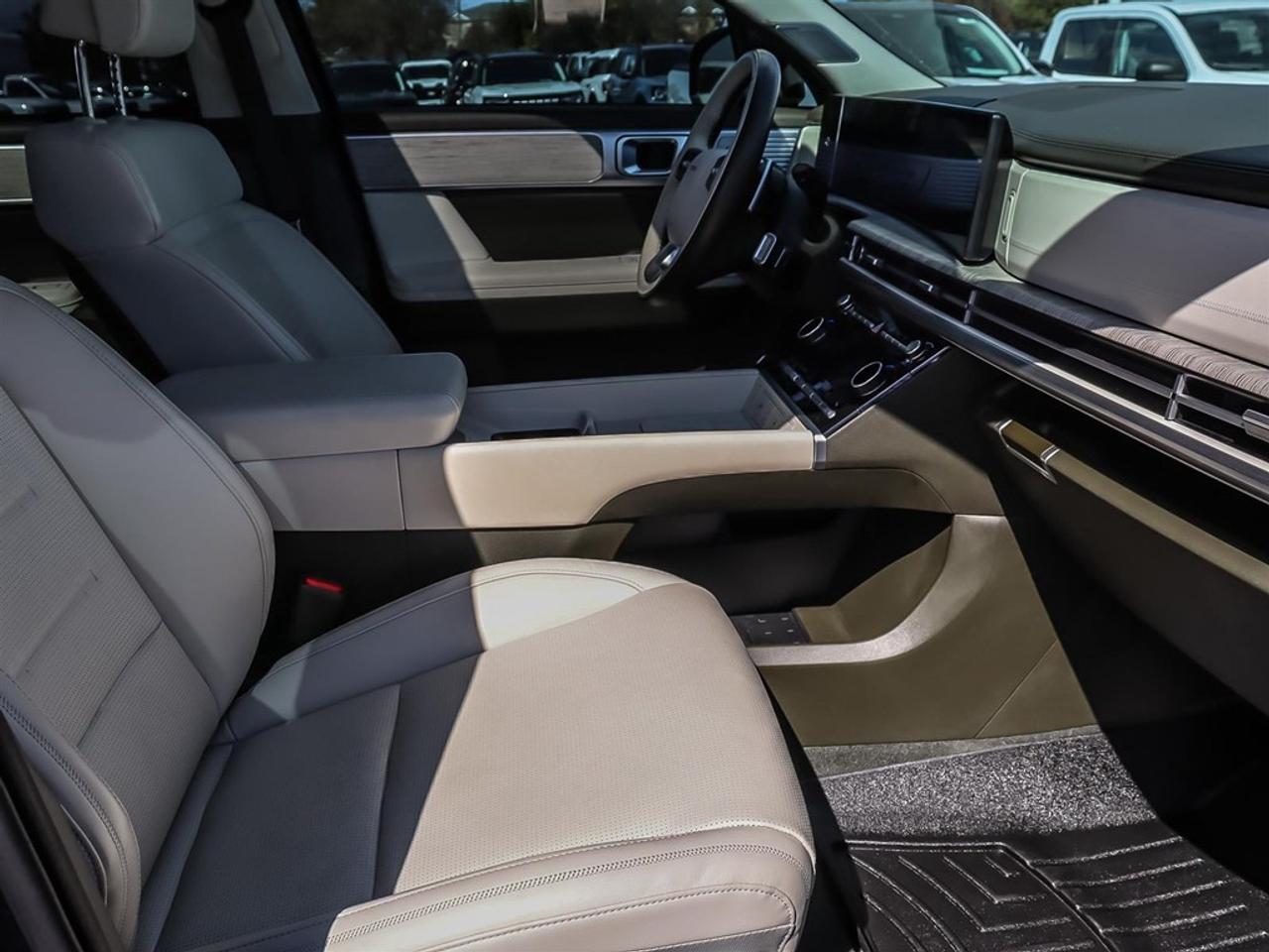 2024 Hyundai Santa Fe Ultimate Calligraphy AWD w/Beige Interior Photo