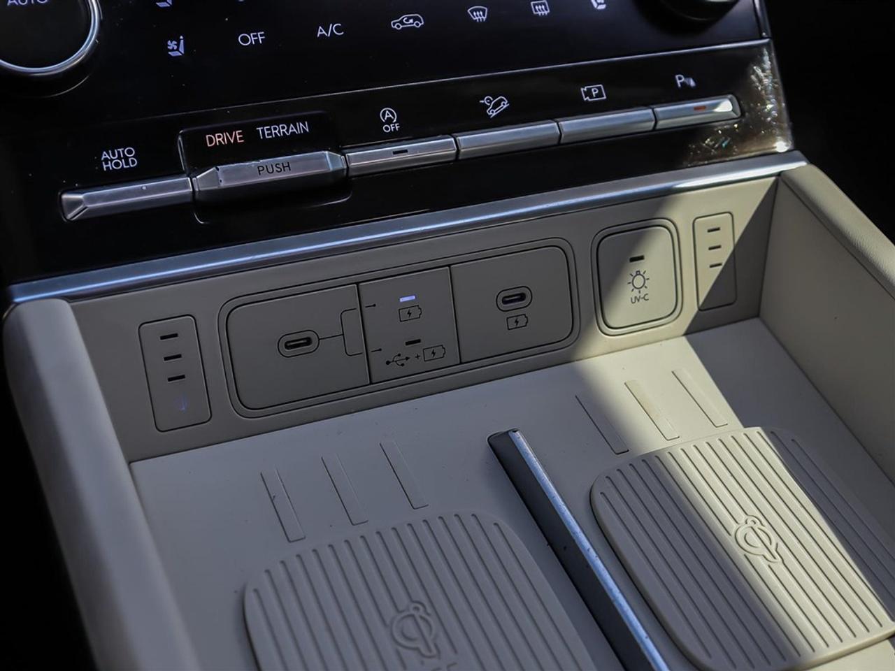 2024 Hyundai Santa Fe Ultimate Calligraphy AWD w/Beige Interior Photo