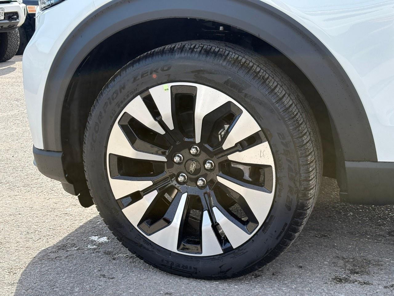 2027 Ford Explorer Platinum 4WD Photo
