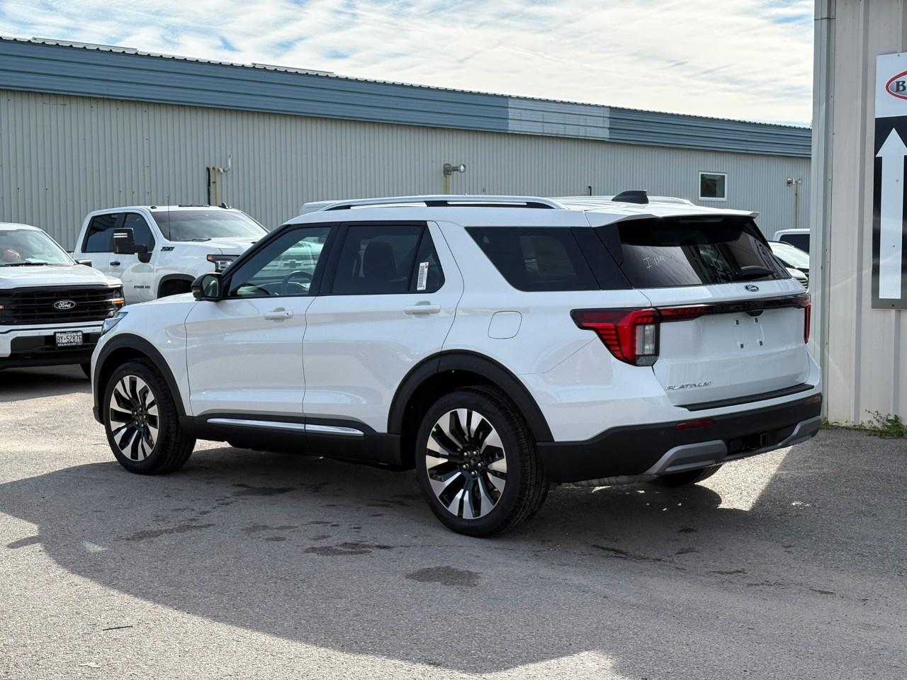 2027 Ford Explorer Platinum 4WD Photo