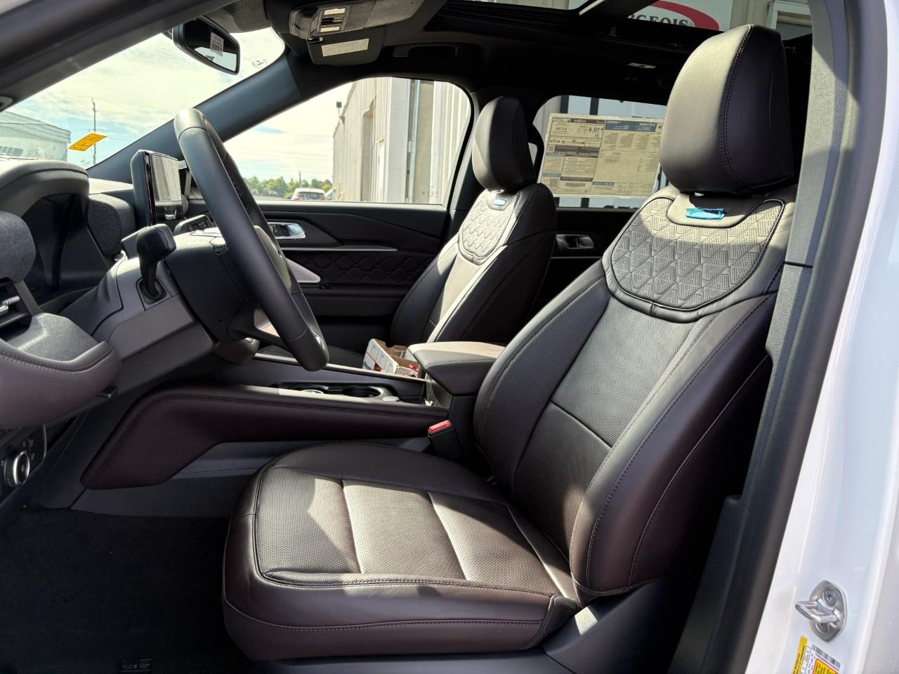 2027 Ford Explorer Platinum 4WD Photo