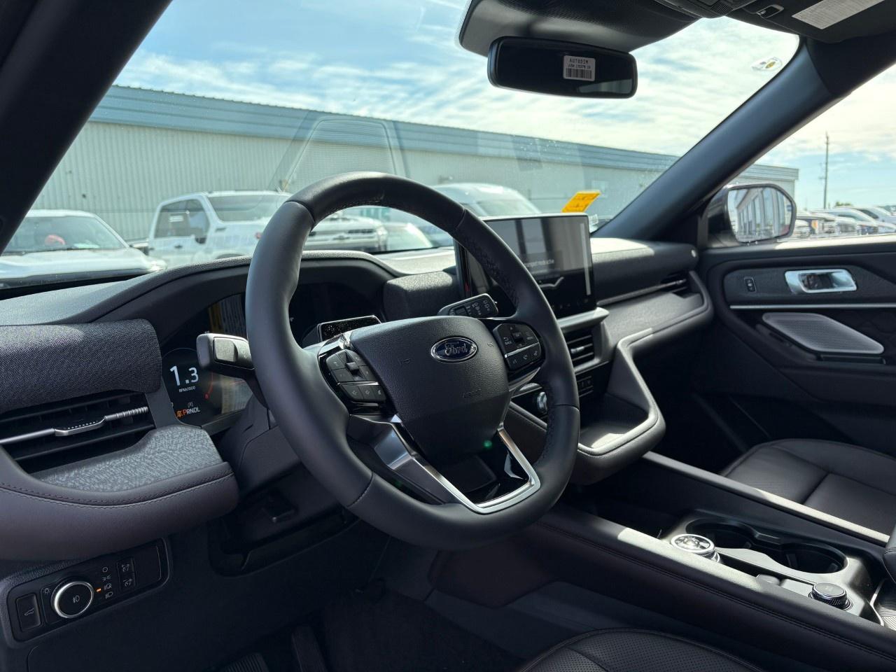 2027 Ford Explorer Platinum 4WD Photo