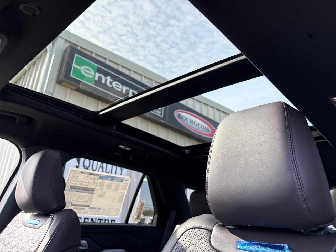 2027 Ford Explorer Platinum 4WD Photo