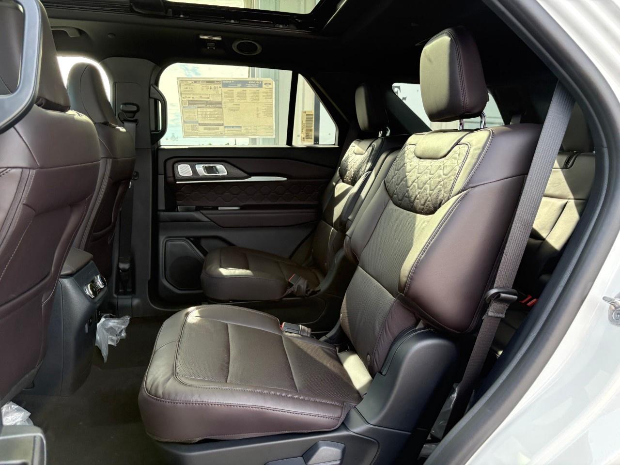 2027 Ford Explorer Platinum 4WD Photo