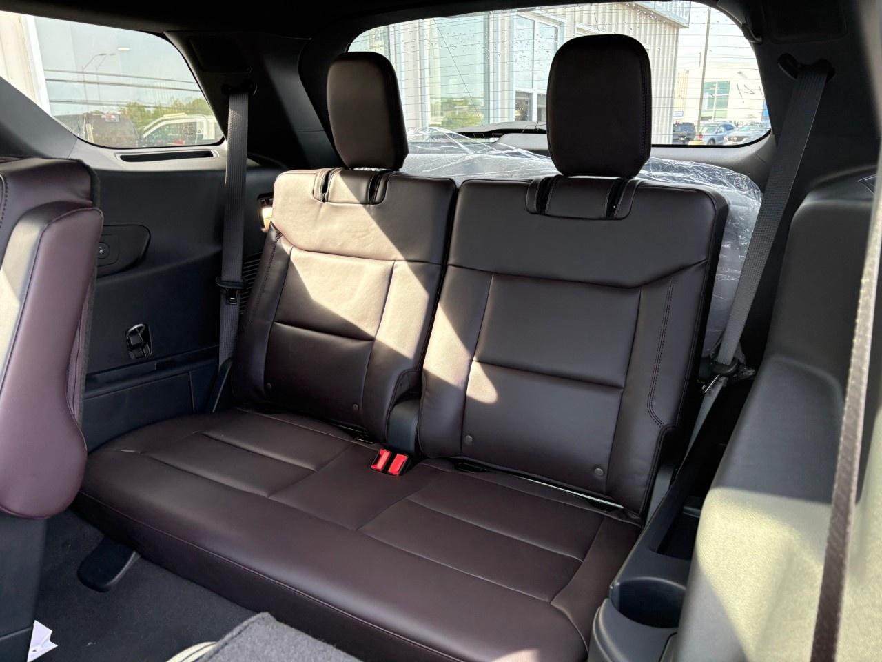 2027 Ford Explorer Platinum 4WD Photo