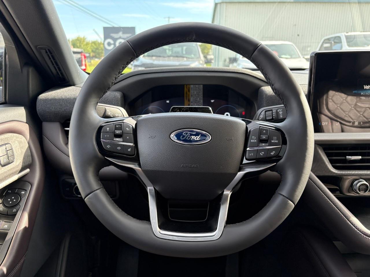 2027 Ford Explorer Platinum 4WD Photo