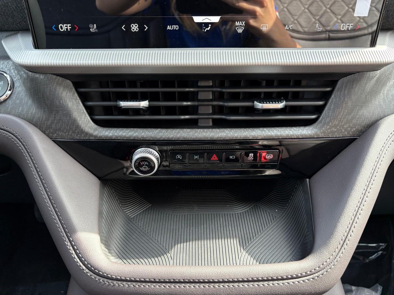 2027 Ford Explorer Platinum 4WD Photo