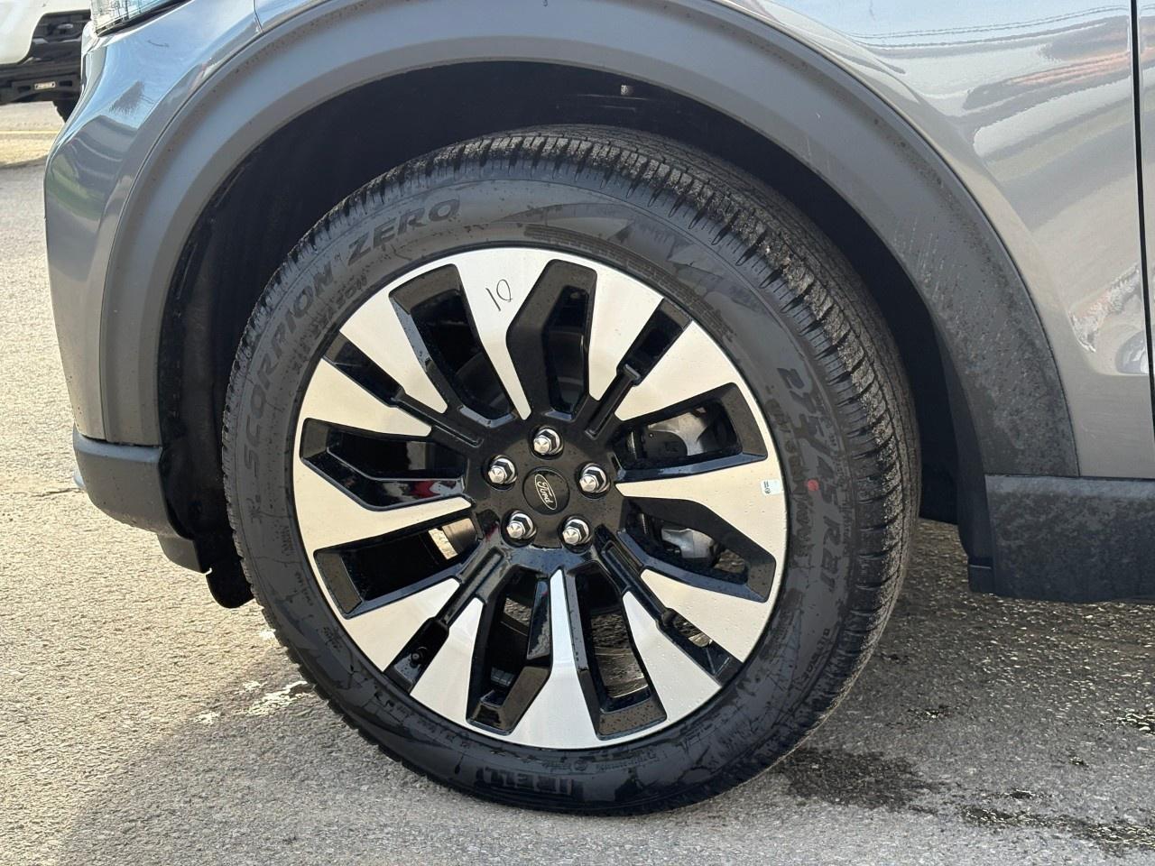 2026 Ford Explorer Platinum 4WD Photo