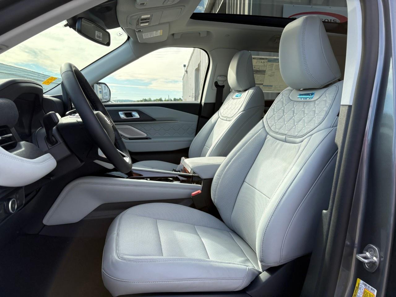 2026 Ford Explorer Platinum 4WD Photo