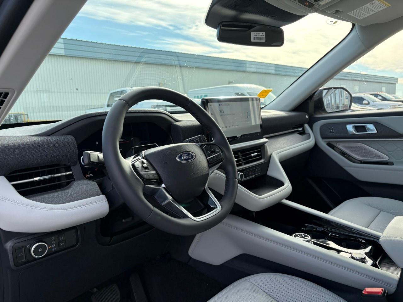 2026 Ford Explorer Platinum 4WD Photo