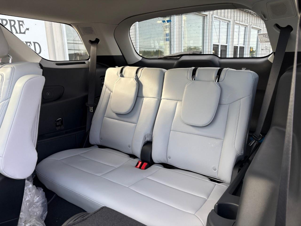 2026 Ford Explorer Platinum 4WD Photo