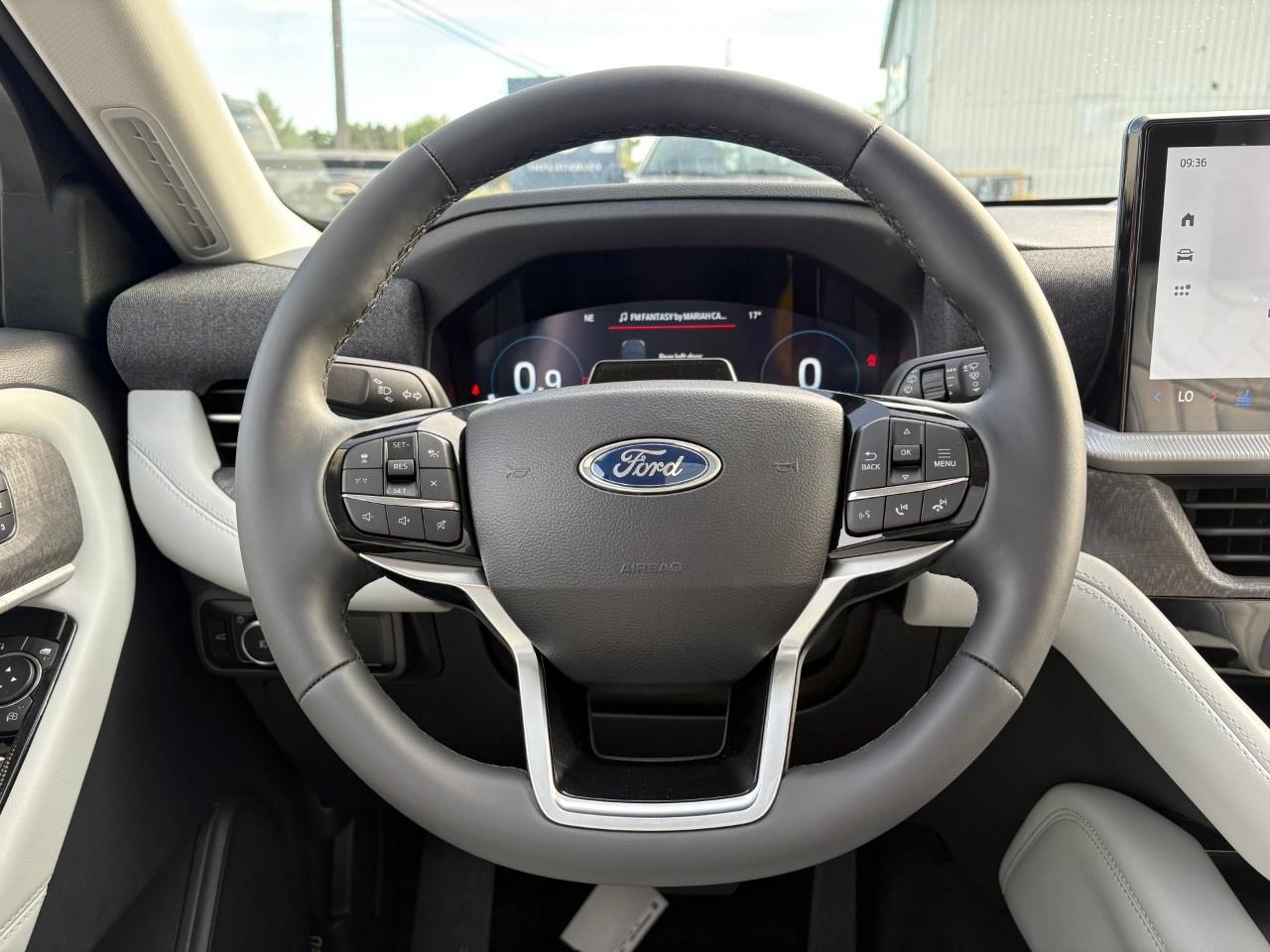 2026 Ford Explorer Platinum 4WD Photo