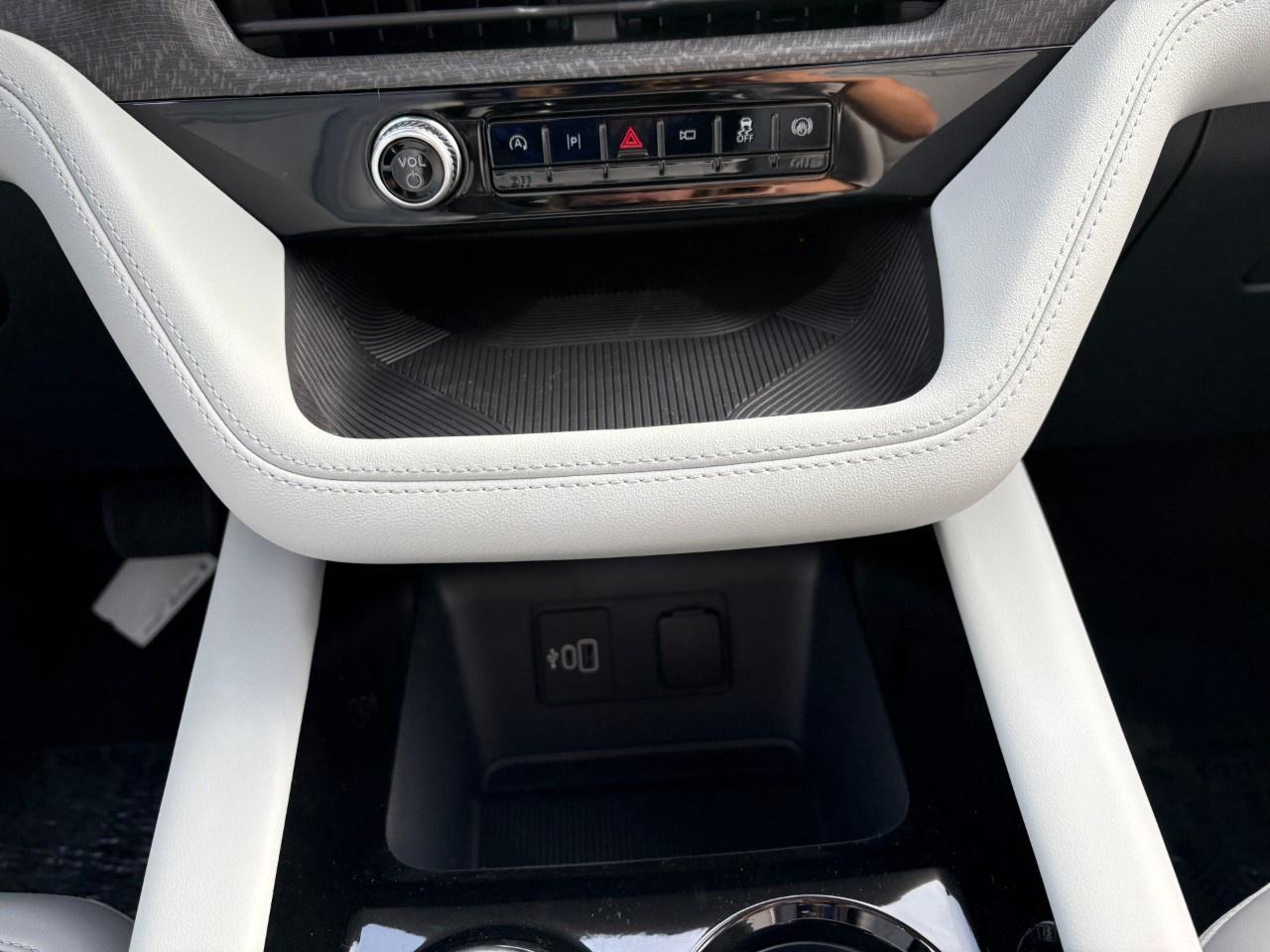 2026 Ford Explorer Platinum 4WD Photo