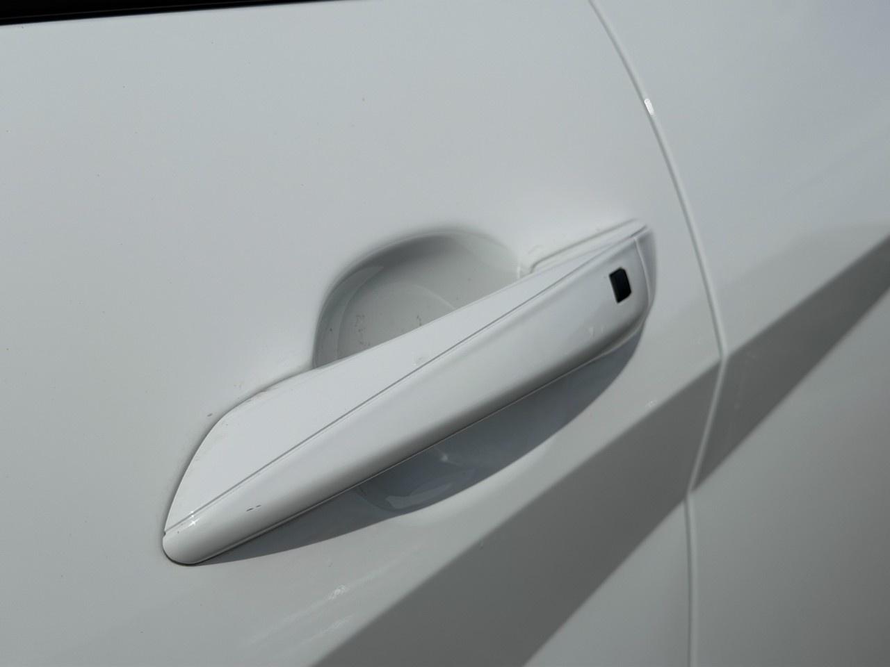 2026 Hyundai Elantra Preferred IVT Photo2