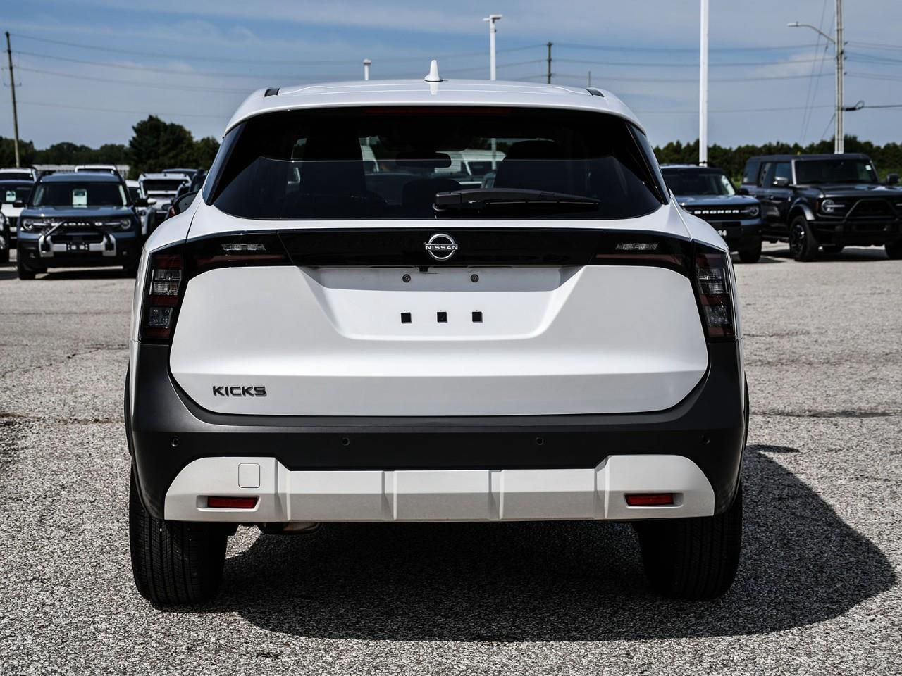 2025 Nissan Kicks SV HEATED SEATS | REMOTE START | BLIND SPOT MONITORING Photo