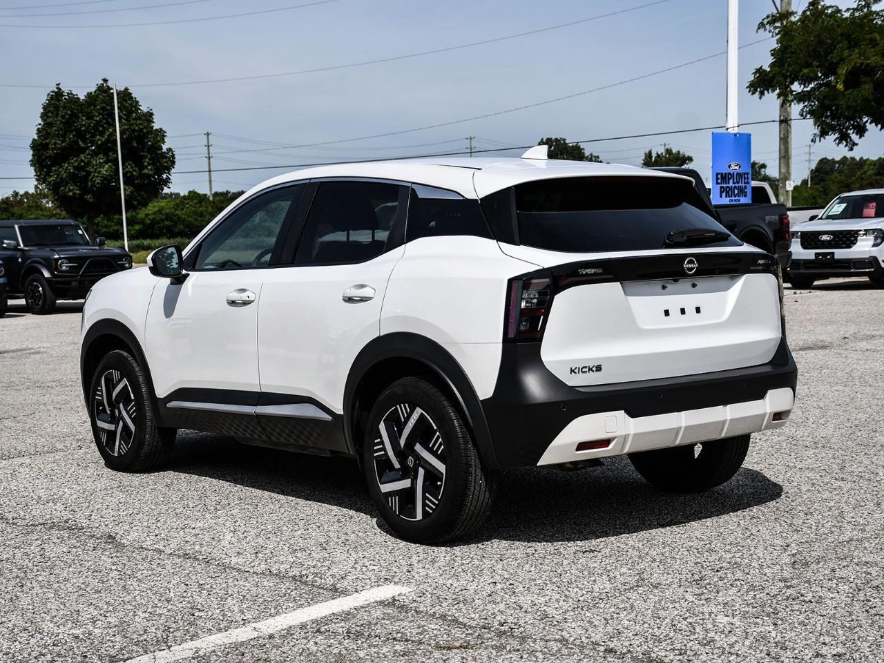 2025 Nissan Kicks SV HEATED SEATS | REMOTE START | BLIND SPOT MONITORING Photo